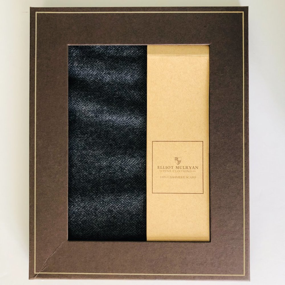 ELLIOT MULRYAN 100% Cashmere with 3" Fringe Scarf NIB - Picture 3 of 7